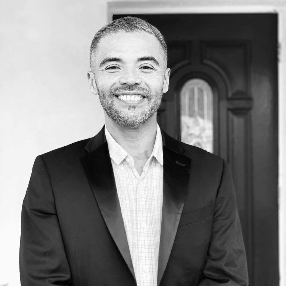 Leo Velez, Sales Associate